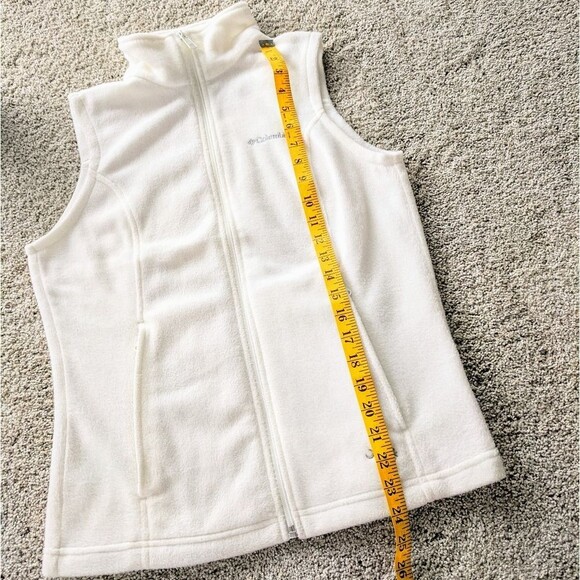 ⭐White Fleece Columbia Vest⭐ - Picture 6 of 7